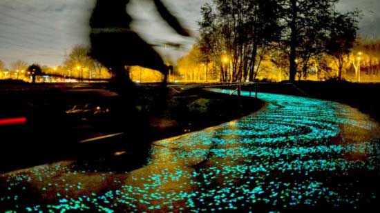 梵高《星夜》： 荷兰推出发光自行车道